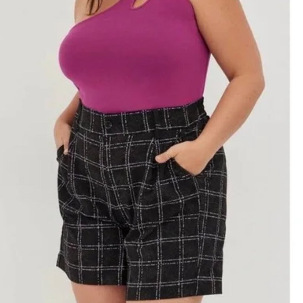 Torrid Flat Bermuda Shorts size 18 NEW with tags